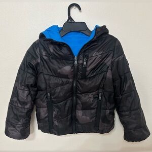DKNY Boy Kids Blue/Black Camouflage Reversible Puffer Jacket Size 5/6